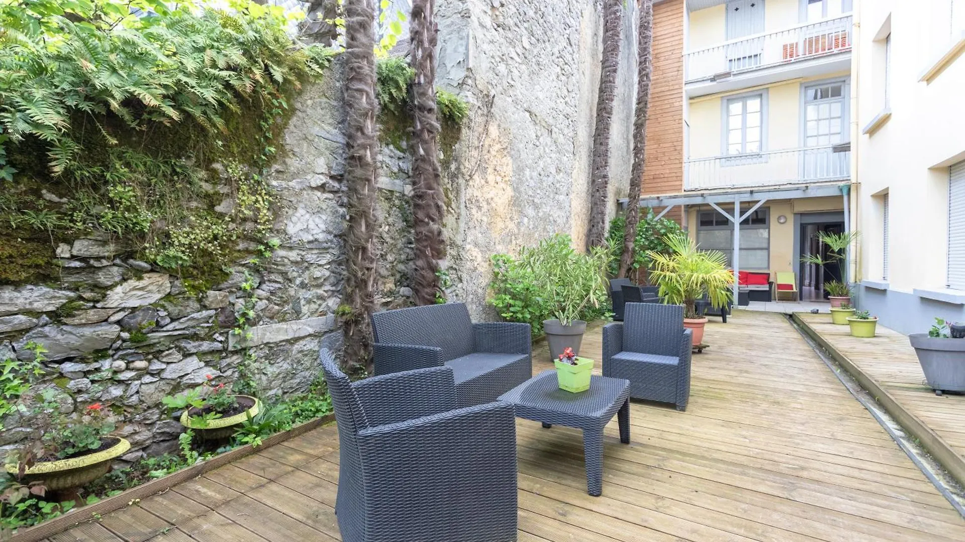 Beau Rez De Jardin Apartamento Lourdes 0*,  França
